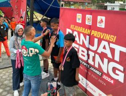 ZIKRI ATLET PANJAT TEBING RAIH MENDALI EMAS DI KEJURAAN PANJAT TEBING PROVINSI JAMBI