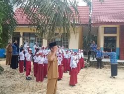 SDN 185/1 Sialang Pungguk SMPN Satu Atap Gelar Upacara Peringatan Hari Pahlawan Nasional 2025