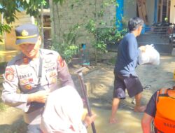 Polres Bungo Bersama BPBD Hadir Bantu Masyarakat Terdampak Musibah Banjir