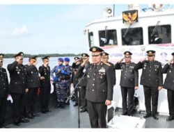 Wakapolda Jambi Pimpin Upacara Tabur Bunga di Perairan Kuala Tungkal