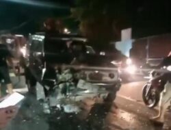 Kecelakaan Lalu Lintas Di Kebun Mas Purnama 2, Kota Jambi, Mobil dan motor Roda dua mengalami Ringsek