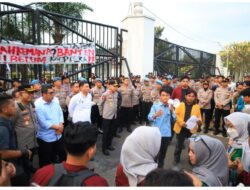 Kapolda Banten Irjen Pol Hengki Bersama Pemprov Banten Terima Aspirasi Aliansi BEM Banten Bersatu