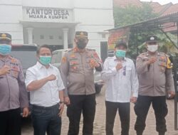 Peduli Kesehatan, Polsek Kumpeh Ulu Bagikan Masker kepada Pengguna Jalan