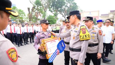KAPOLDA JAMBI BERIKAN PENGHARGAAN KEPADA AIPDA ARJUNIF PERAIH KOMPOLNAS AWARD 2026