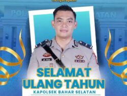 Kanit Binmas Aipda Hairudin berikan Ucapan Selamat Ulan Tahun Kapolsek Bahar Selatan ke 40 Tahun.